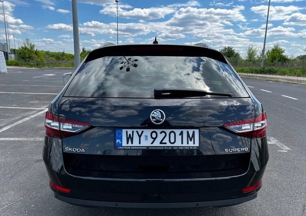 Skoda Superb cena 66000 przebieg: 224000, rok produkcji 2015 z Józefów małe 92